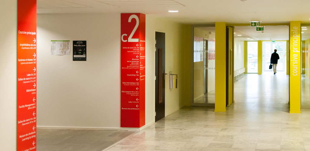 Pensez aussi à votre signalétique intérieure et pas uniquement à votre plaque pro !